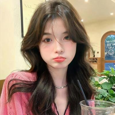 坐在酒吧里吃蛋糕 海报